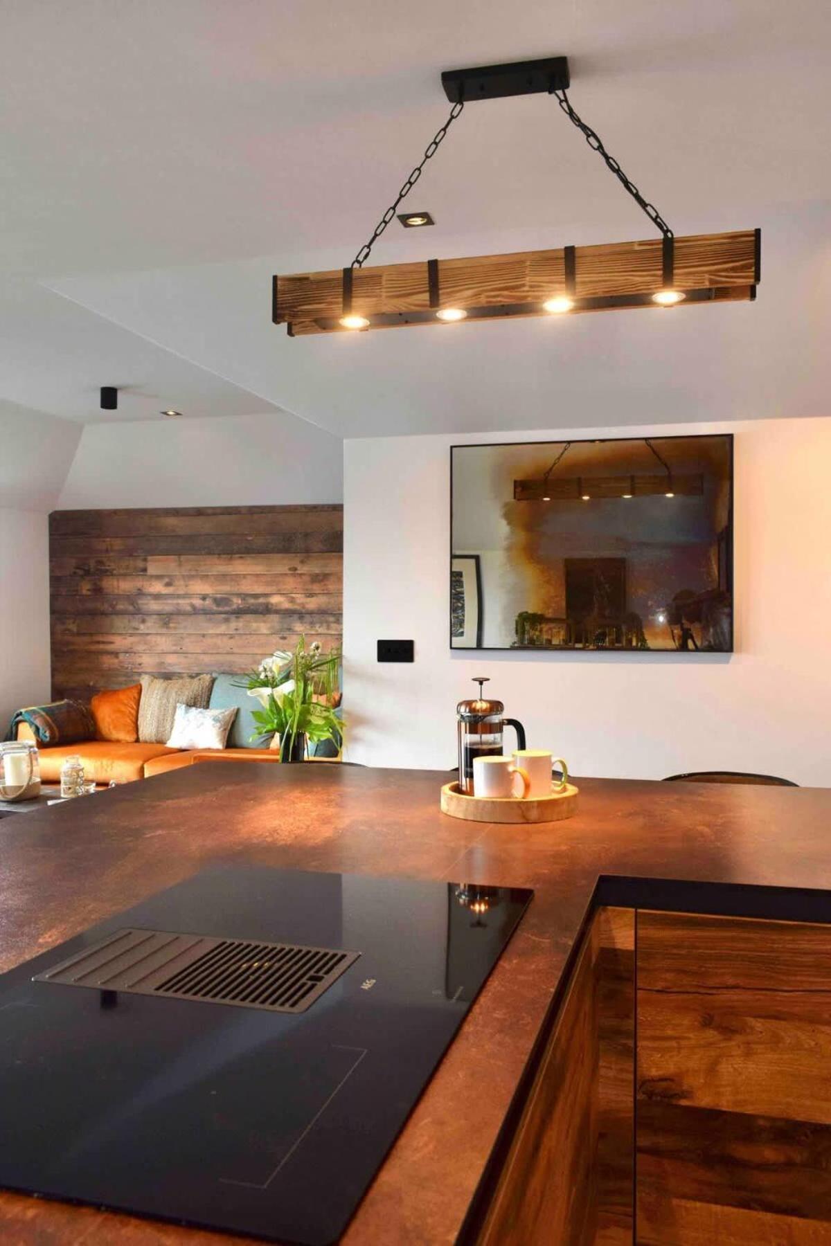Stunning Waterfront Apartment With Spectacular Views & Parking At 'Captains Loft' Фалмът Екстериор снимка