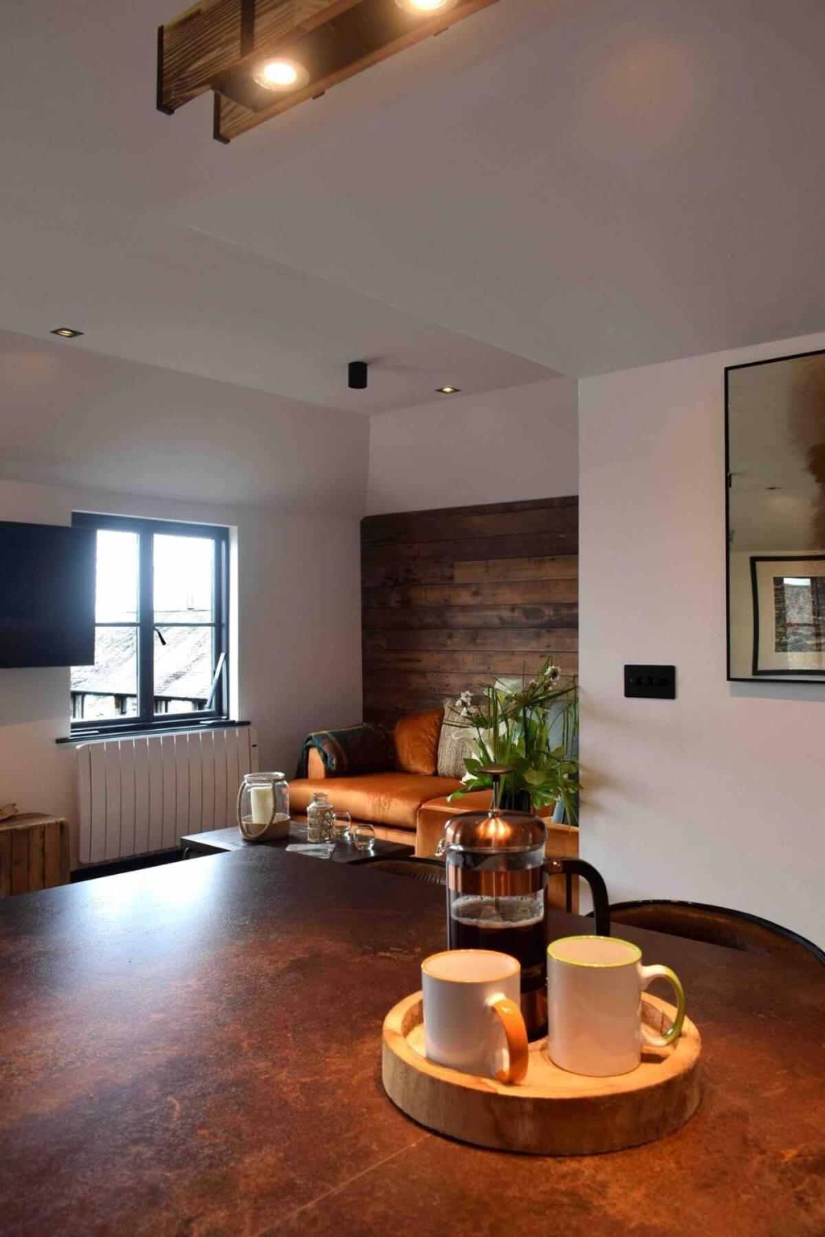 Stunning Waterfront Apartment With Spectacular Views & Parking At 'Captains Loft' Фалмът Екстериор снимка